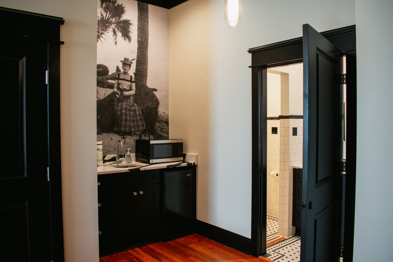 The Mohr Suite - Unit 5 | Photo 2